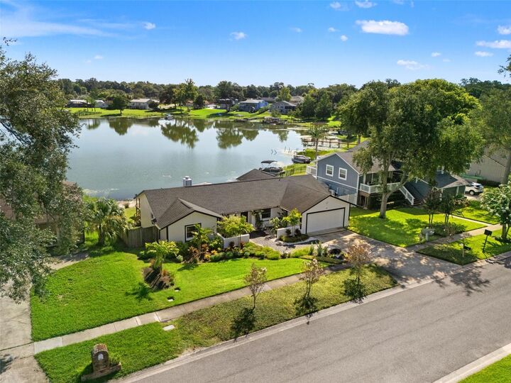 Property Photo: 415 Barclay Avenue FL 32701
