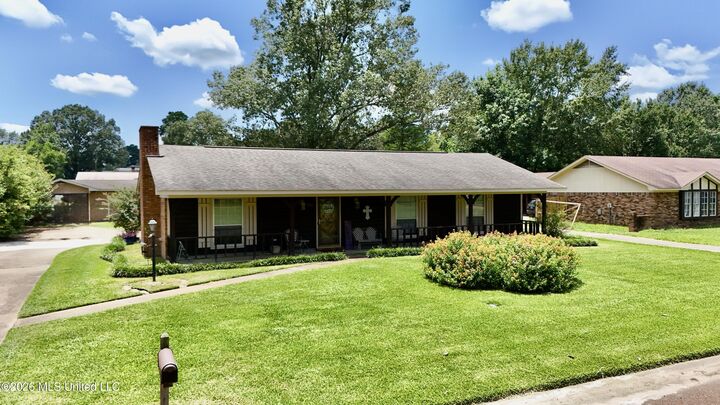 Property Photo: 720 Black Oak Circle MS 39208