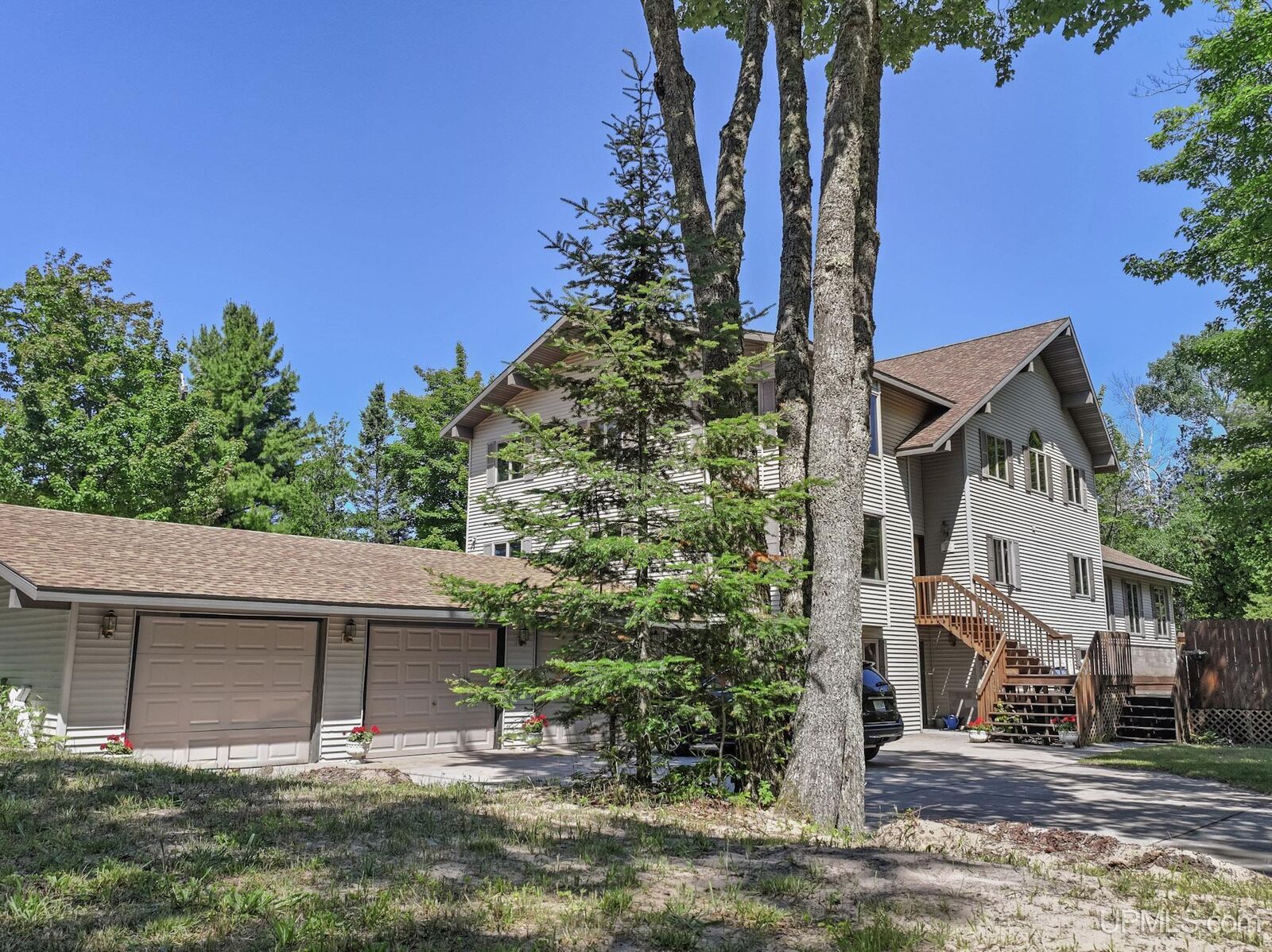 Property Photo: 5451 Lakeshore Drive MI 49950