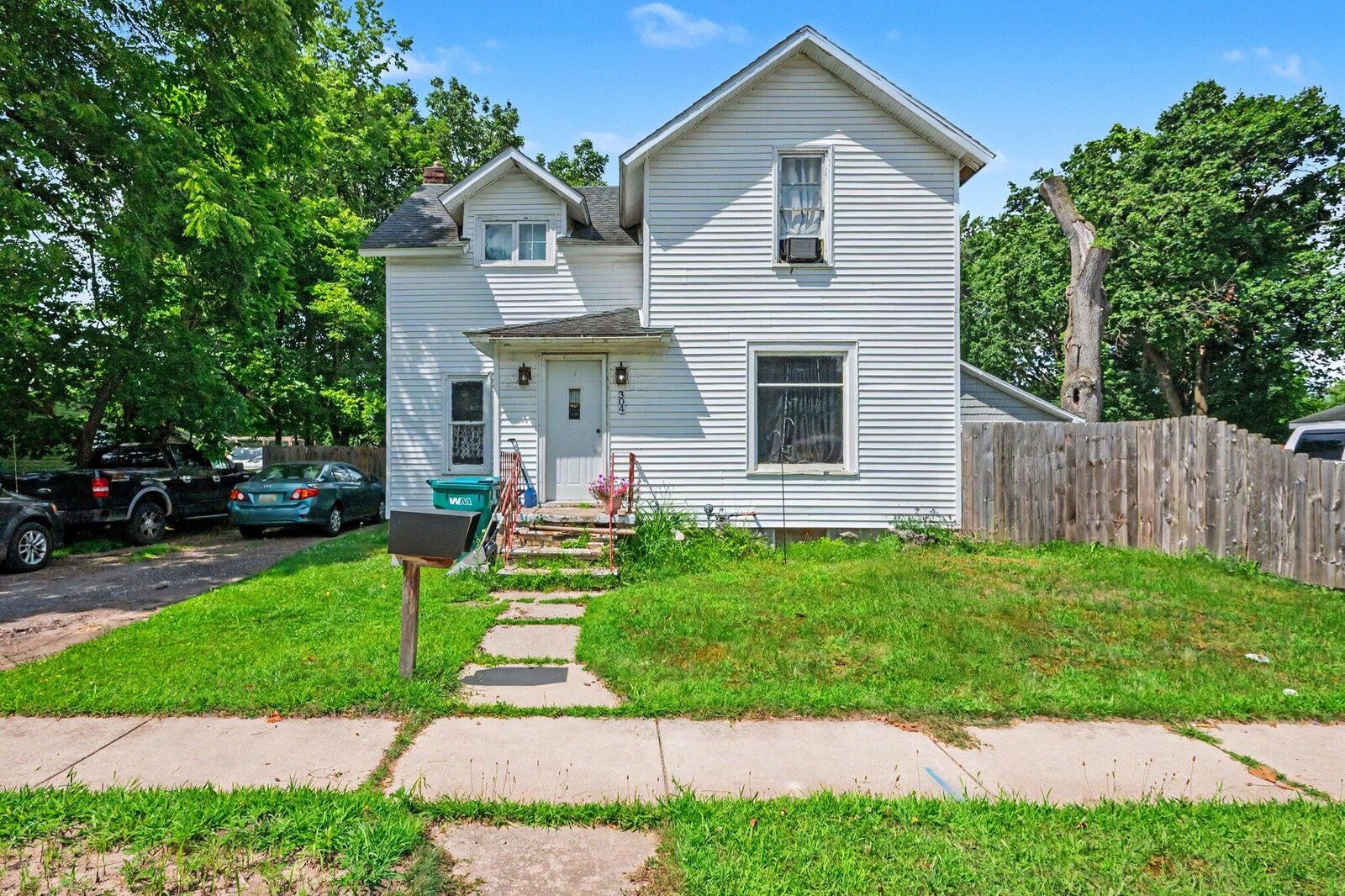 Property Photo: 304 Fifth Avenue MI 49093