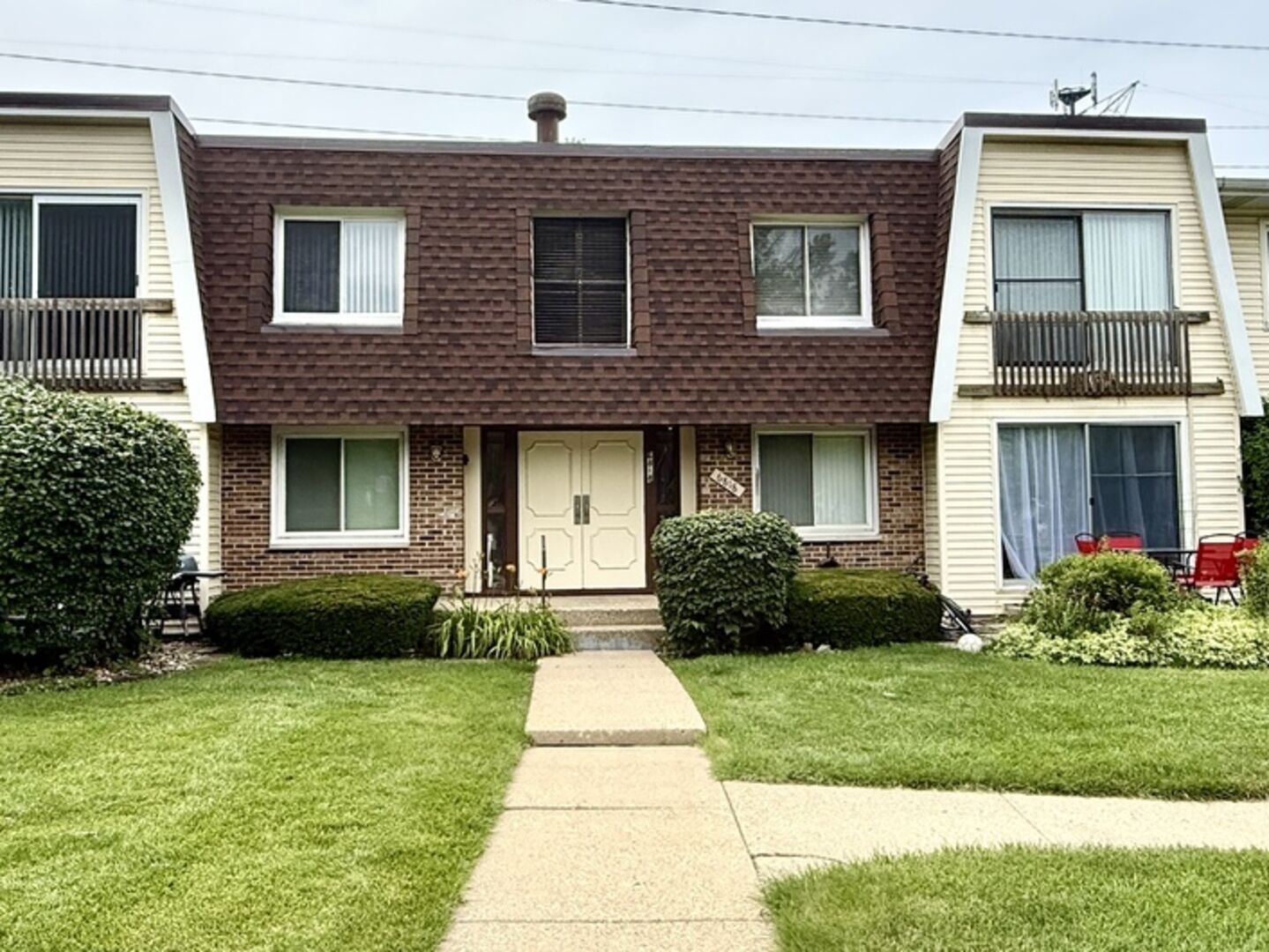 Property Photo:  6818 Roberts Drive 7  IL 60517 