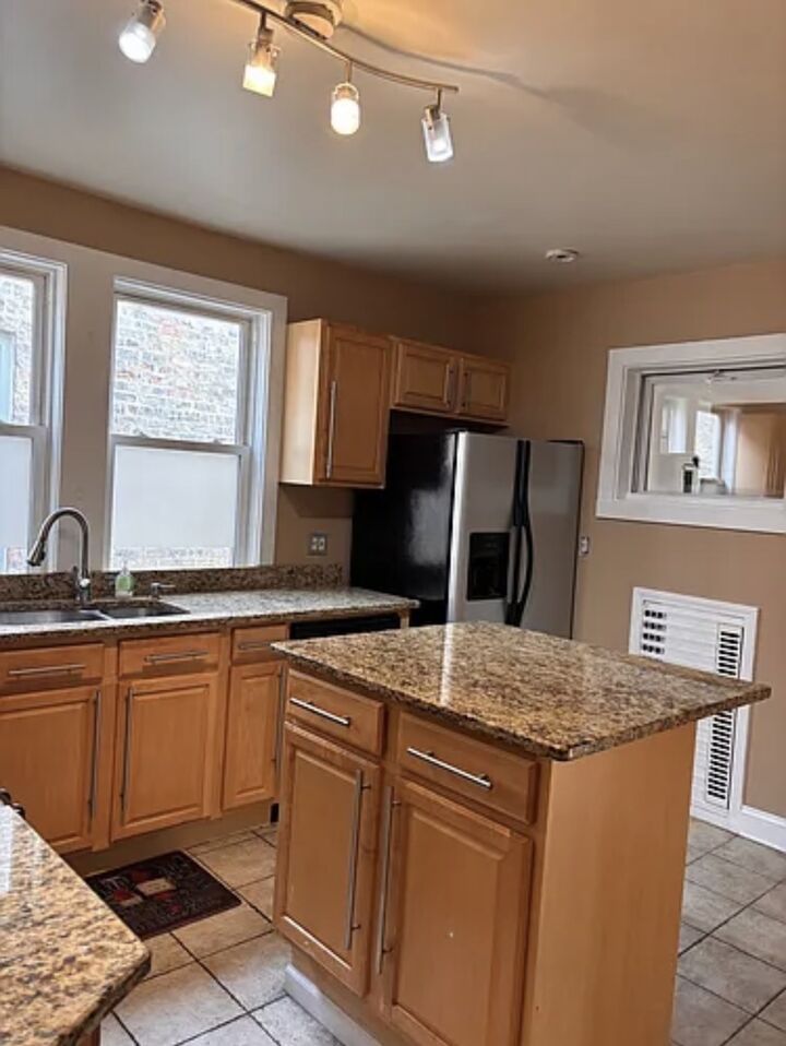 Property Photo:  5642 N Bernard Street 2  IL 60659 