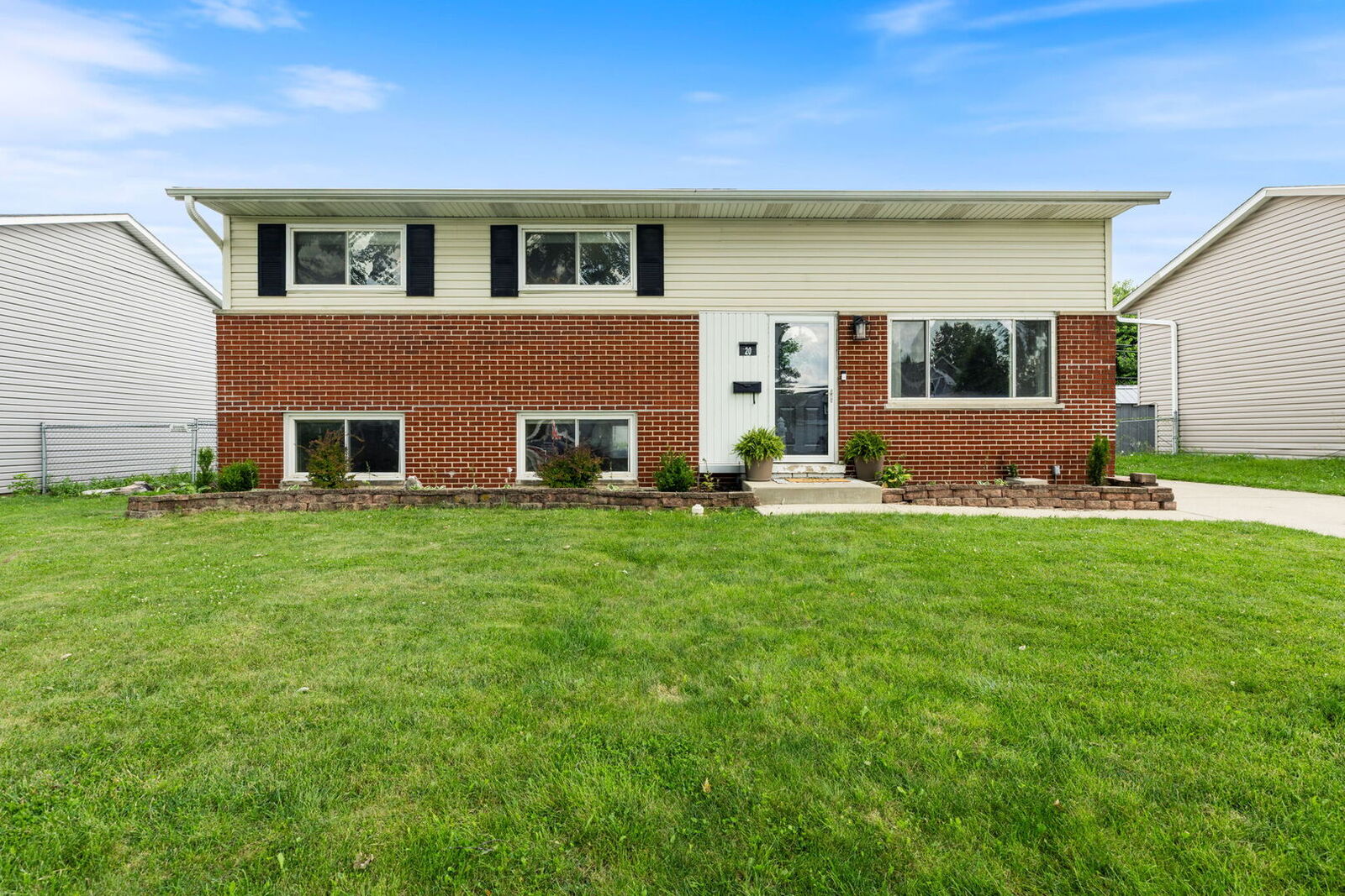 Property Photo: 20 W Fullerton Avenue IL 60139