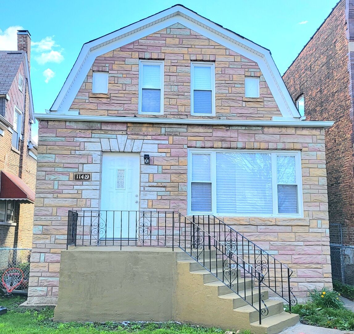 Property Photo:  