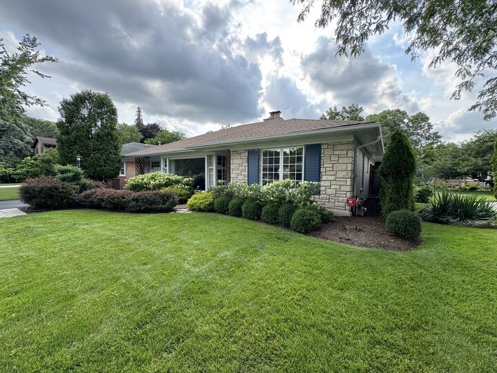Property Photo:  6618 N Lightfoot Avenue  IL 60646 