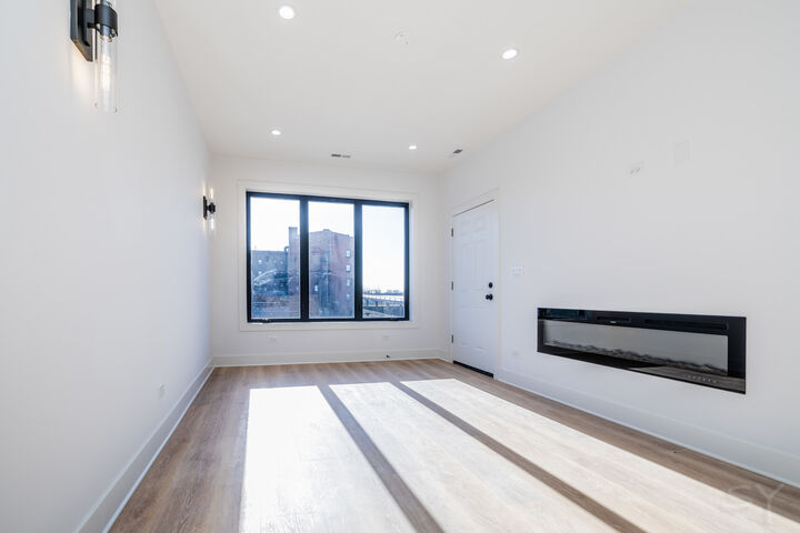 Property Photo: 3215 W Fulton Street IL 60624