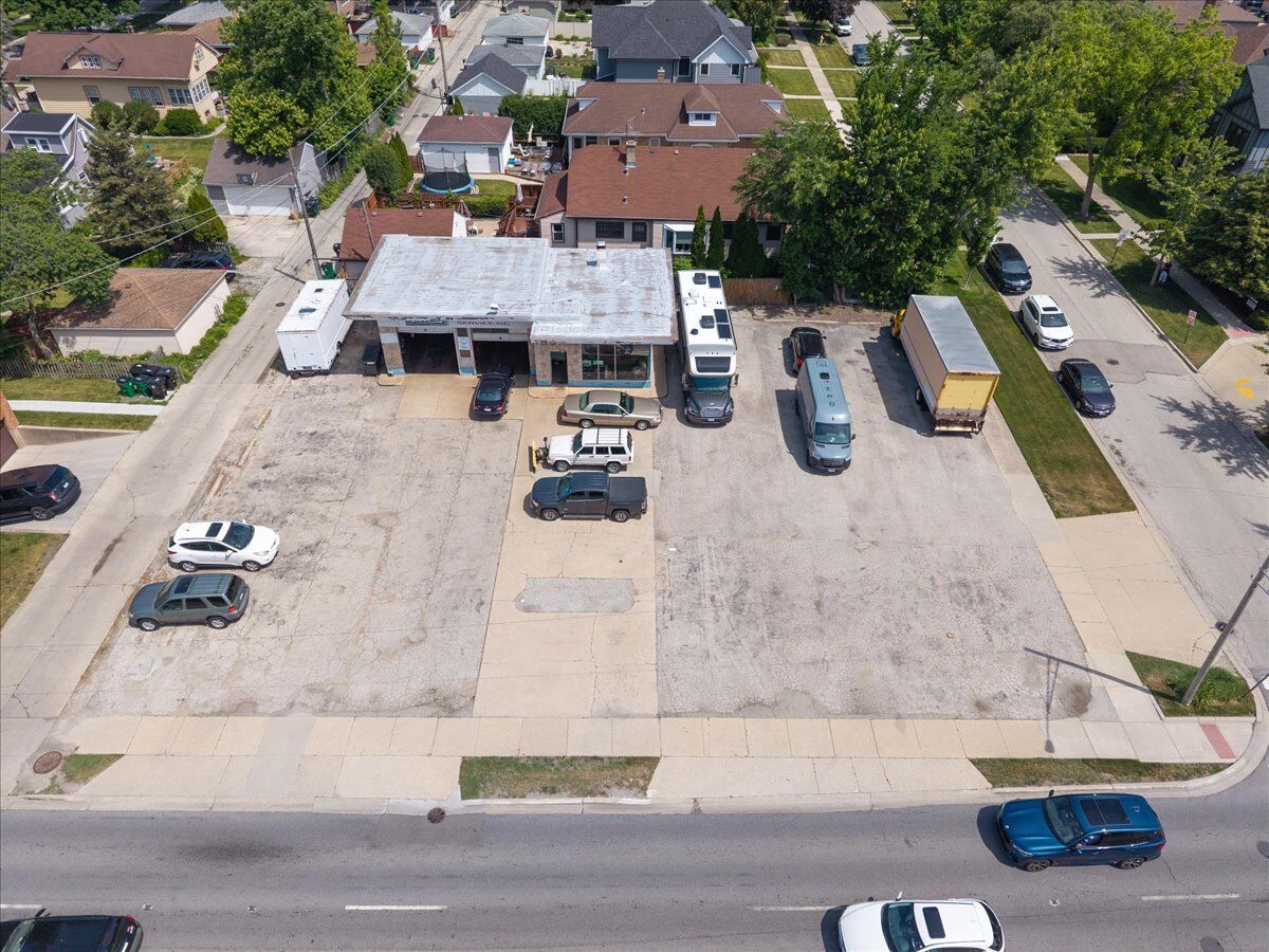 Property Photo: 1030 W Touhy Avenue IL 60068