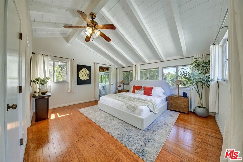 Property Photo: 4947 Serrania Avenue CA 91364