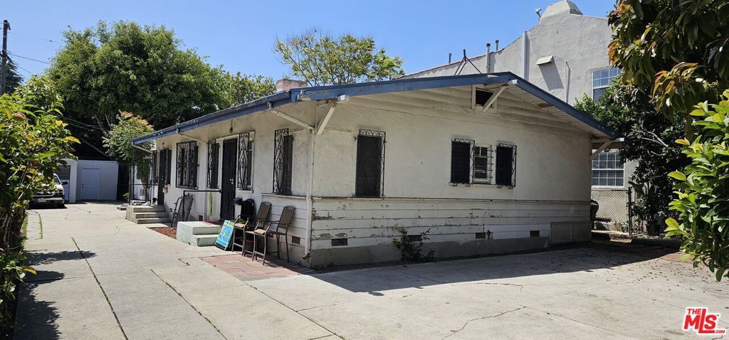 Property Photo: 1243 N Beachwood Drive CA 90038