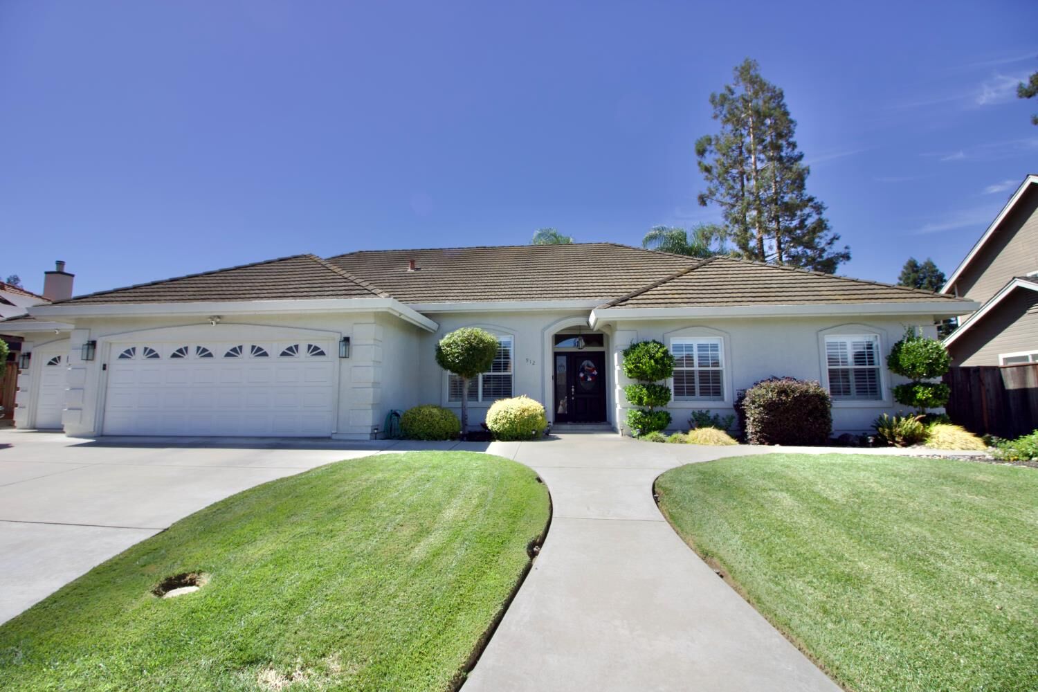 Property Photo: 912 Bogarin Lane CA 95366