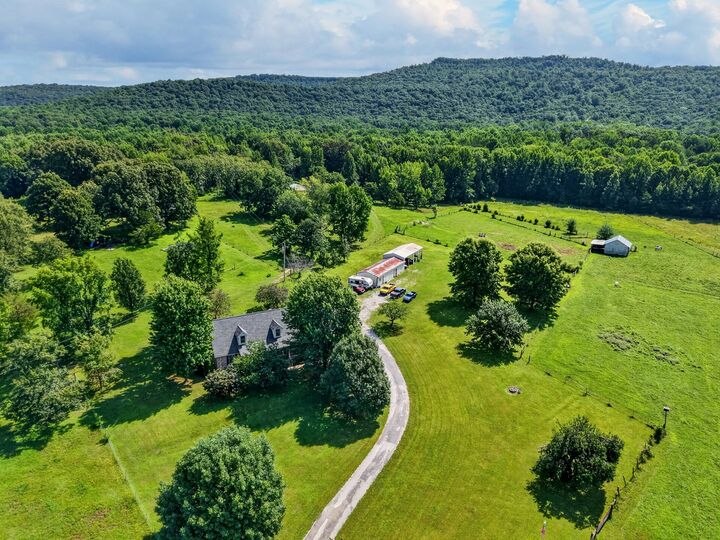 Property Photo: 1377 Chestnut Grove Rd TN 37357