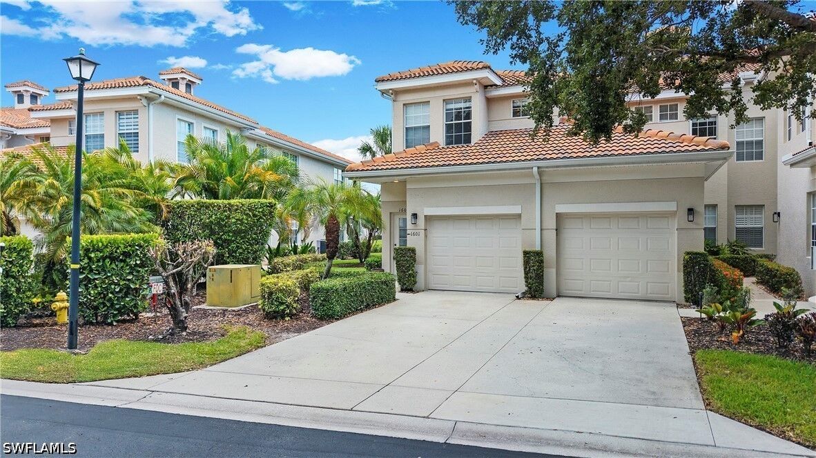 Property Photo: 3059 Horizon Lane 1602 FL 34109