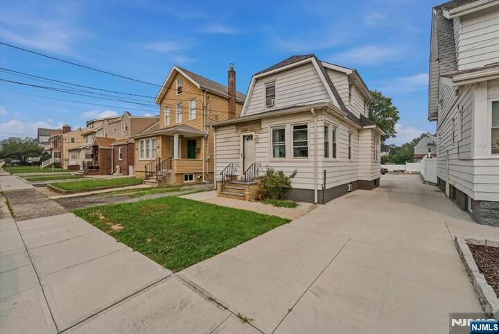 Property Photo:  154 Union Avenue  NJ 07109 