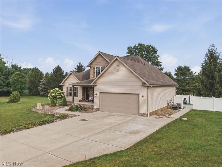 Property Photo:  5852 Sky Ridge Avenue NE  OH 44641 