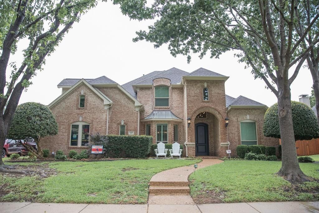 Property Photo: 127 Manchester Lane TX 75019