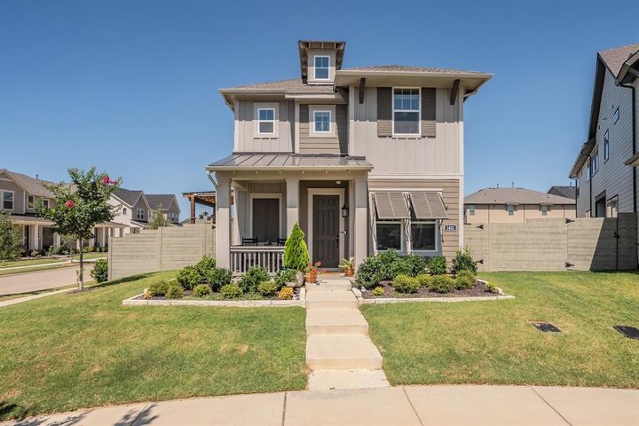 Property Photo: 1401 Roundup Way TX 76226