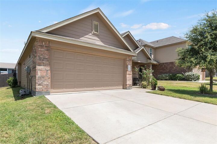 Property Photo:  1429 Tall Pine Way  TX 76112 