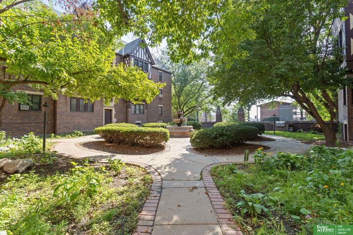 Property Photo: 131 S 39th Street 8 NE 68131