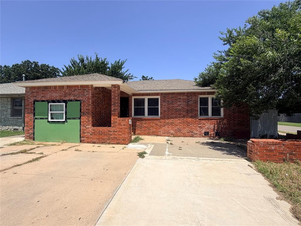 Property Photo:  1201 SW 49th Street  OK 73109 