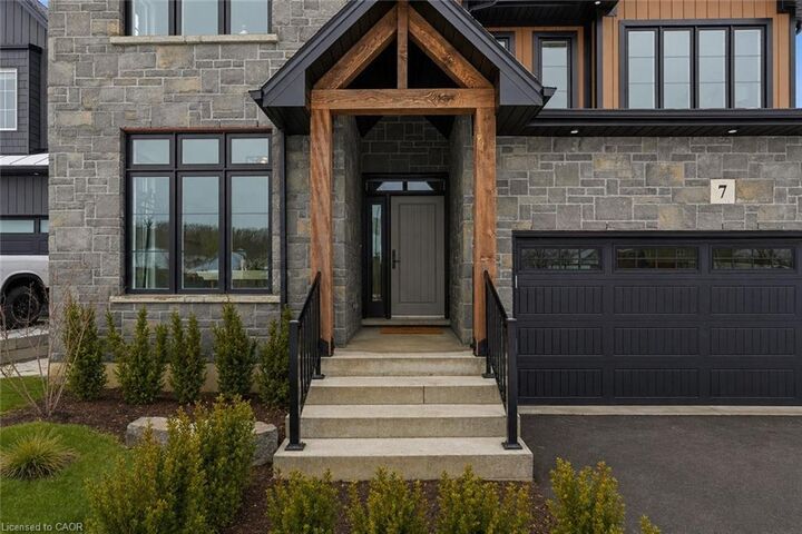 Property Photo: 7 Bartlett Avenue ON L3M 5N7