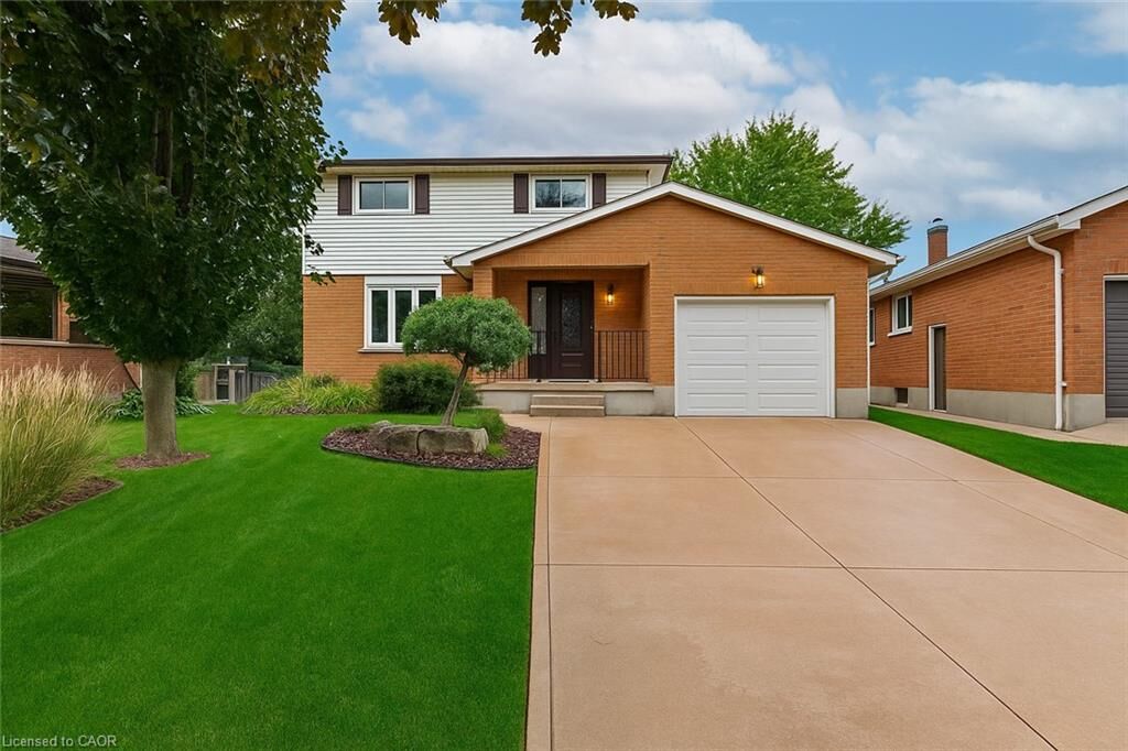 Property Photo:  48 Windermere Court  ON N2N 2W4 