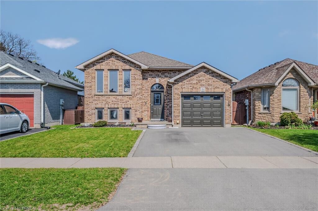 Property Photo:  5 Richter Street  ON N3T 6M2 