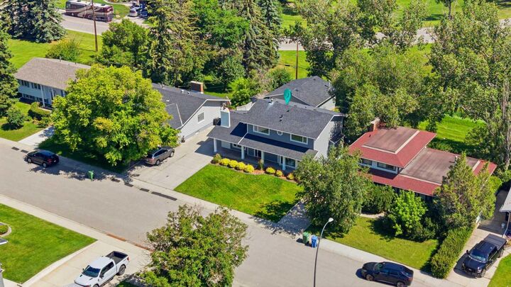 20 Mapleglade Close SE — photo 1