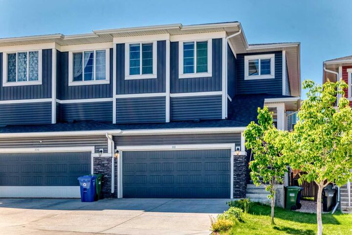 Property Photo:  110 Crestbrook Way SW  AB T3B 6H1 