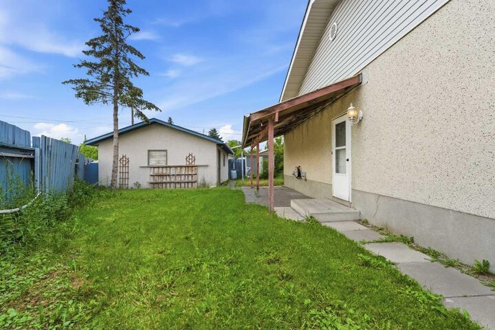 Property Photo:  945 Marcombe Drive NE  AB T2A 3H2 