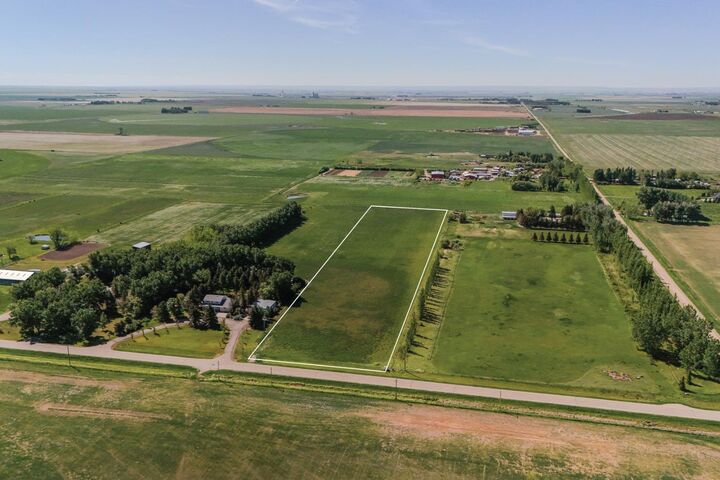 Property Photo: 7.76 Acres Township Road 84 AB T1J 5N7