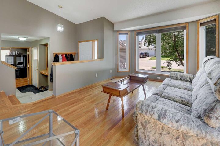 Property Photo:  96 Hawktree Close NW  AB T3G 3T3 