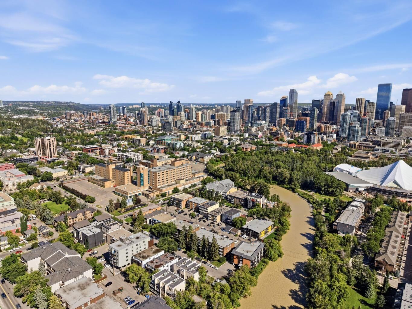 Property Photo: 110 24 Avenue SW 401 AB T2S 0J9