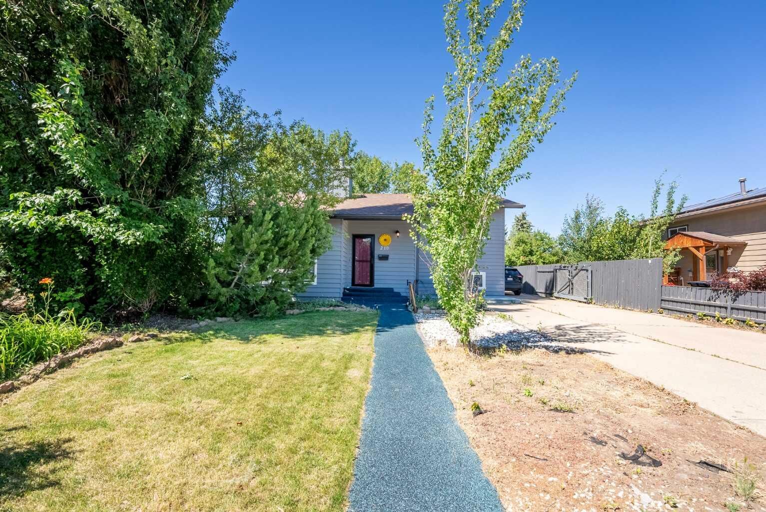 Property Photo: 210 Ojibwa Place W AB T1K 5K6