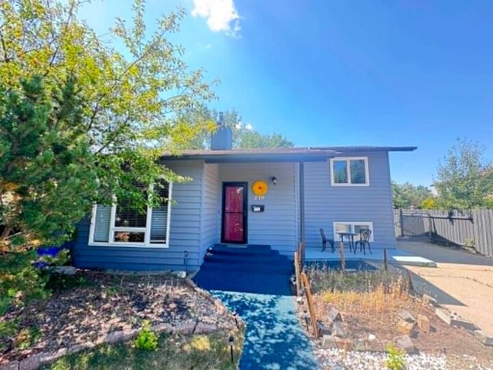 210 Ojibwa Place W — photo 1