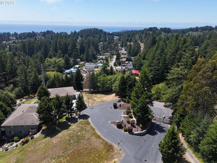 Property Photo: 7774 Zoe Dr OR 97415