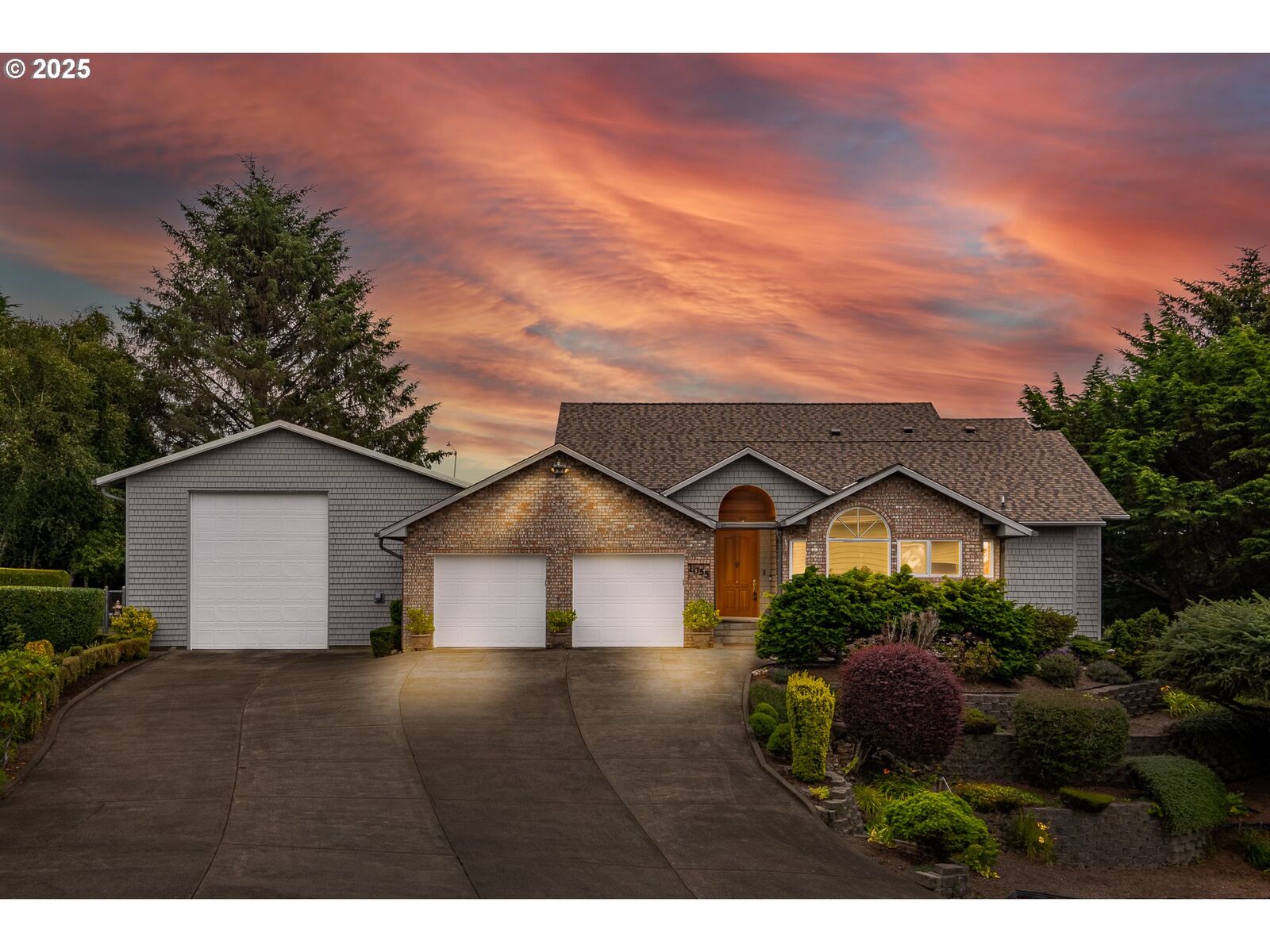 Property Photo:  1055 NW Estate Dr  OR 97376 