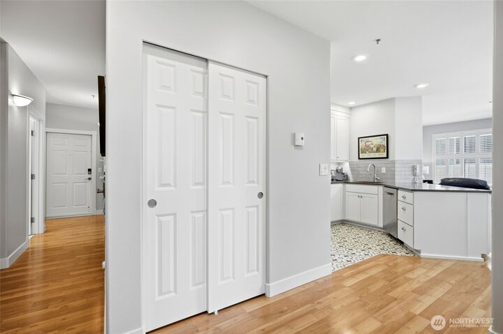 Property Photo:  3501  Colby Avenue 313  WA 98201 