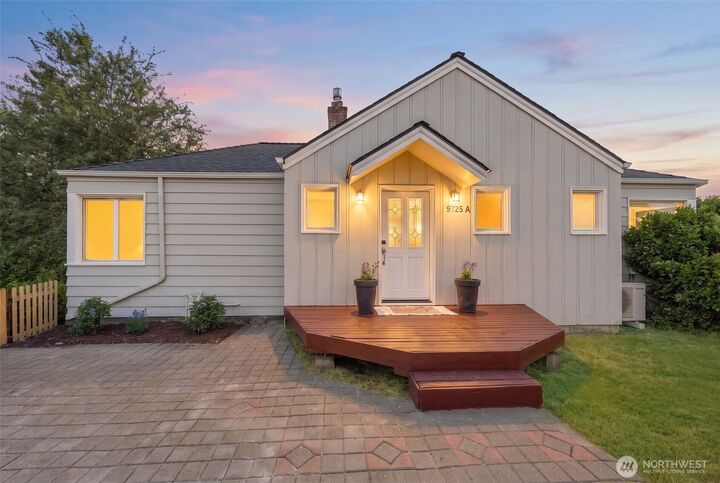 Property Photo:  9725  Phinney Avenue N  WA 98103 
