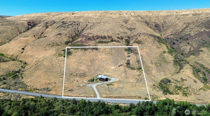 Property Photo:  7400  Colockum Road  WA 98828 