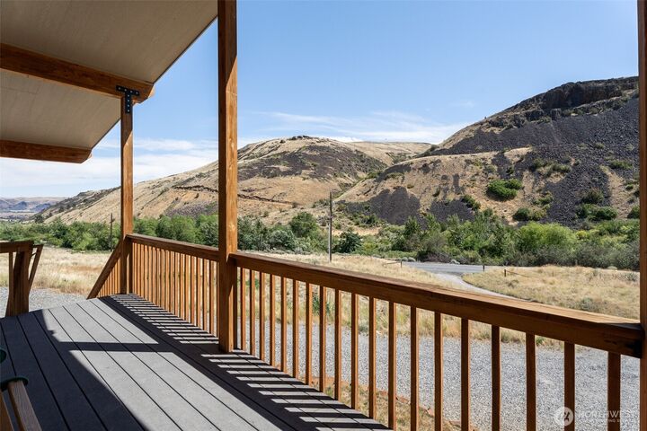 Property Photo:  7400  Colockum Road  WA 98828 