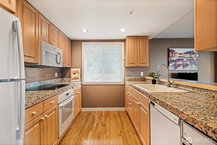 Property Photo:  601 W Mercer Place 304  WA 98119 