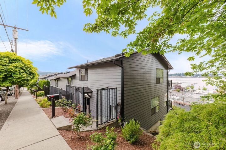 Property Photo:  819  Kitsap Street  WA 98366 