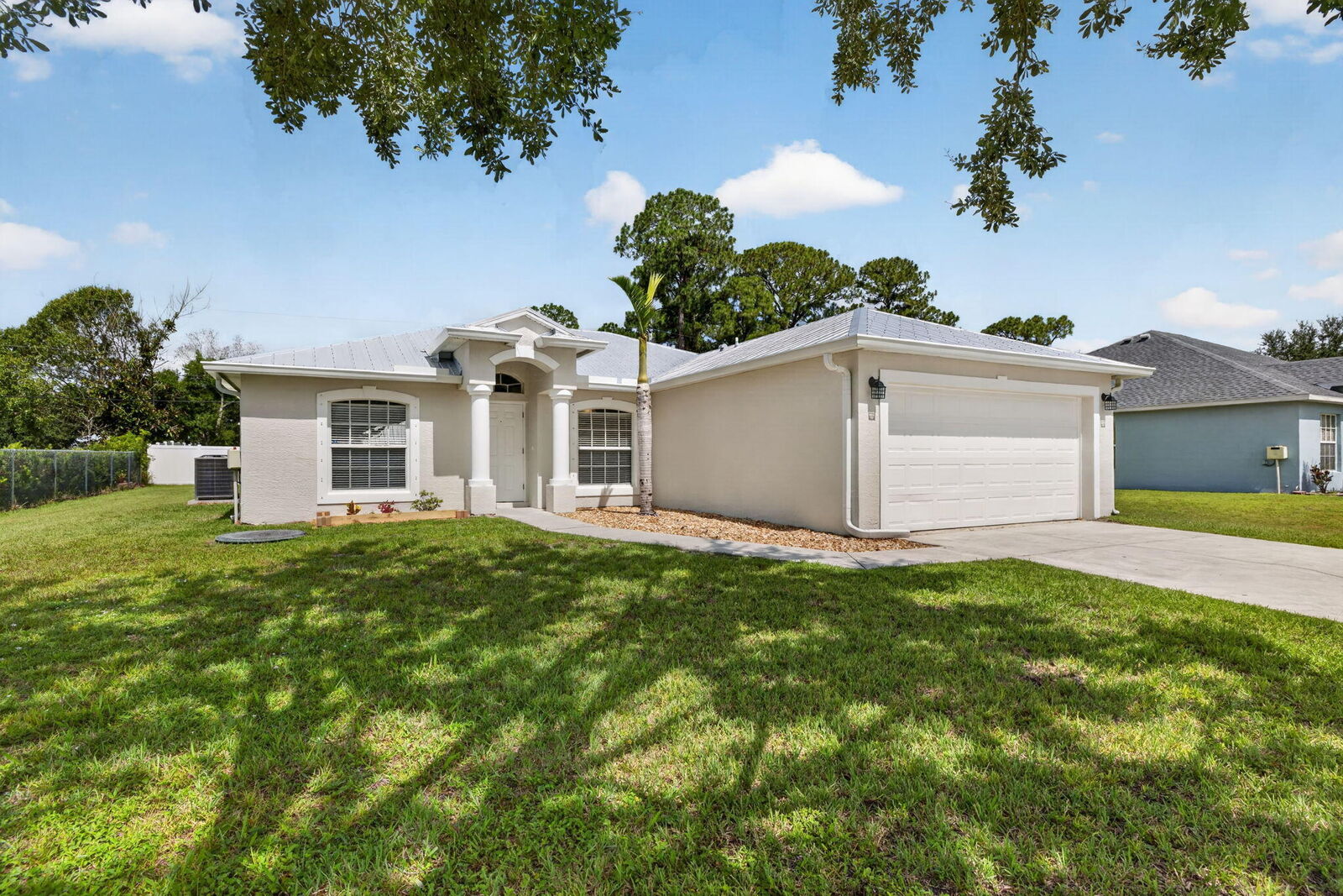 Property Photo:  1666 SW Davis Street  FL 34953 