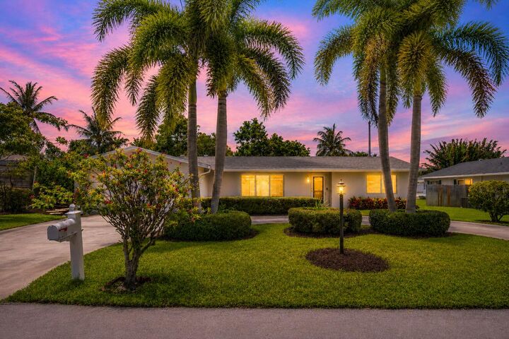 Property Photo: 723 SW 27th Terrace FL 33435