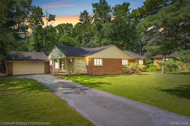 Property Photo: 23161 Valley View Drive MI 48033