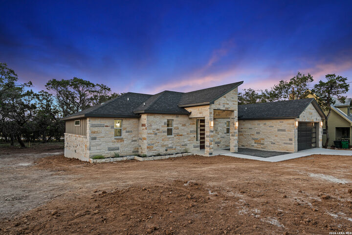 Property Photo:  355 Eagle Rock Rd  TX 78070 