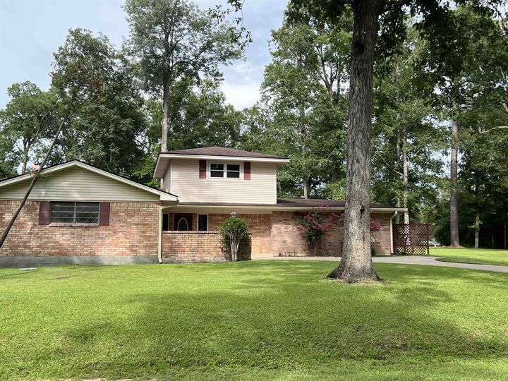 Property Photo:  802 W  Wildwood  TX 77663 