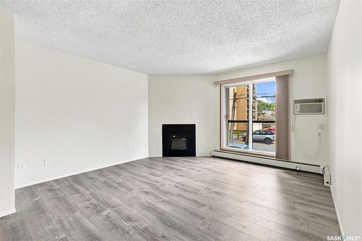 Property Photo: 536 4th Avenue N 206 SK S7K 2M7