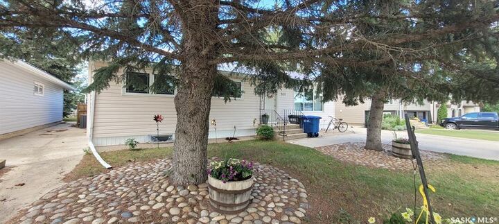 Property Photo:  105 Assiniboia Avenue  SK S0H 0B0 