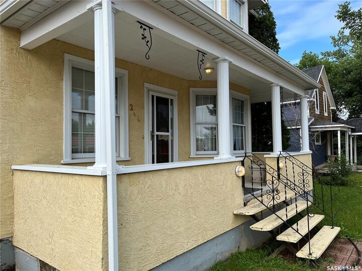 Property Photo:  244 1st Avenue E  SK S0H 1X0 